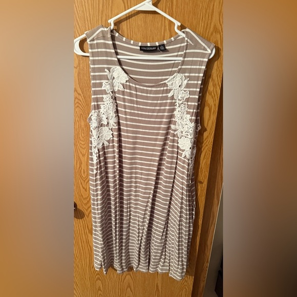 Sleeveless Dress with Lace Floral Design - Picture 1 of 7